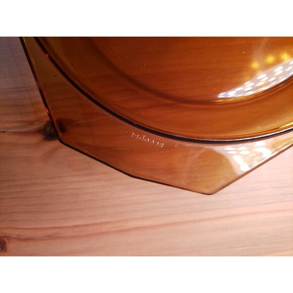 Large Vintage Arcopal France Amber Glass Casserole Dish with Lid - Picture 3 of 3